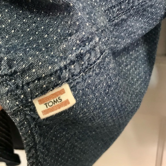 TOMS Chambray Denim Button Top Large - Picture 7 of 8